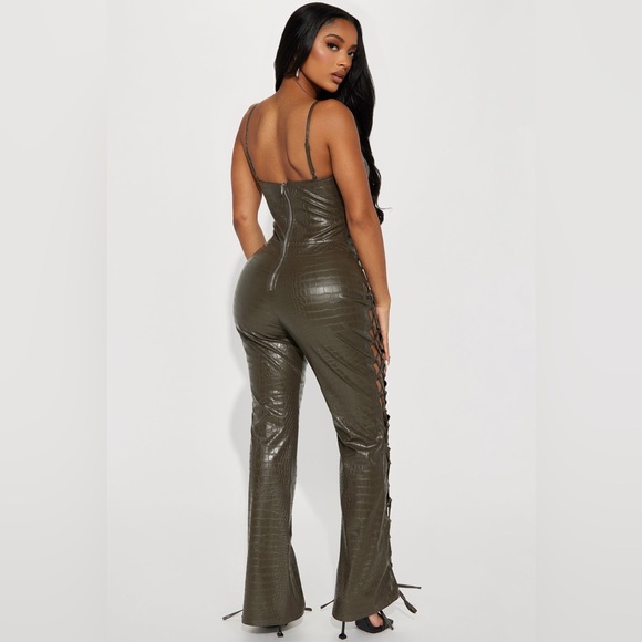 New jumpsuit from Fashion Nova - Picture 2 of 2